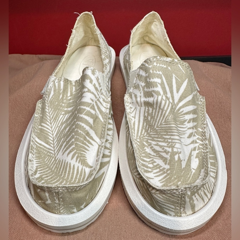 Sanuk Tan & Cream Slip On Donna Palm Canvas Flats Women’s Size 6